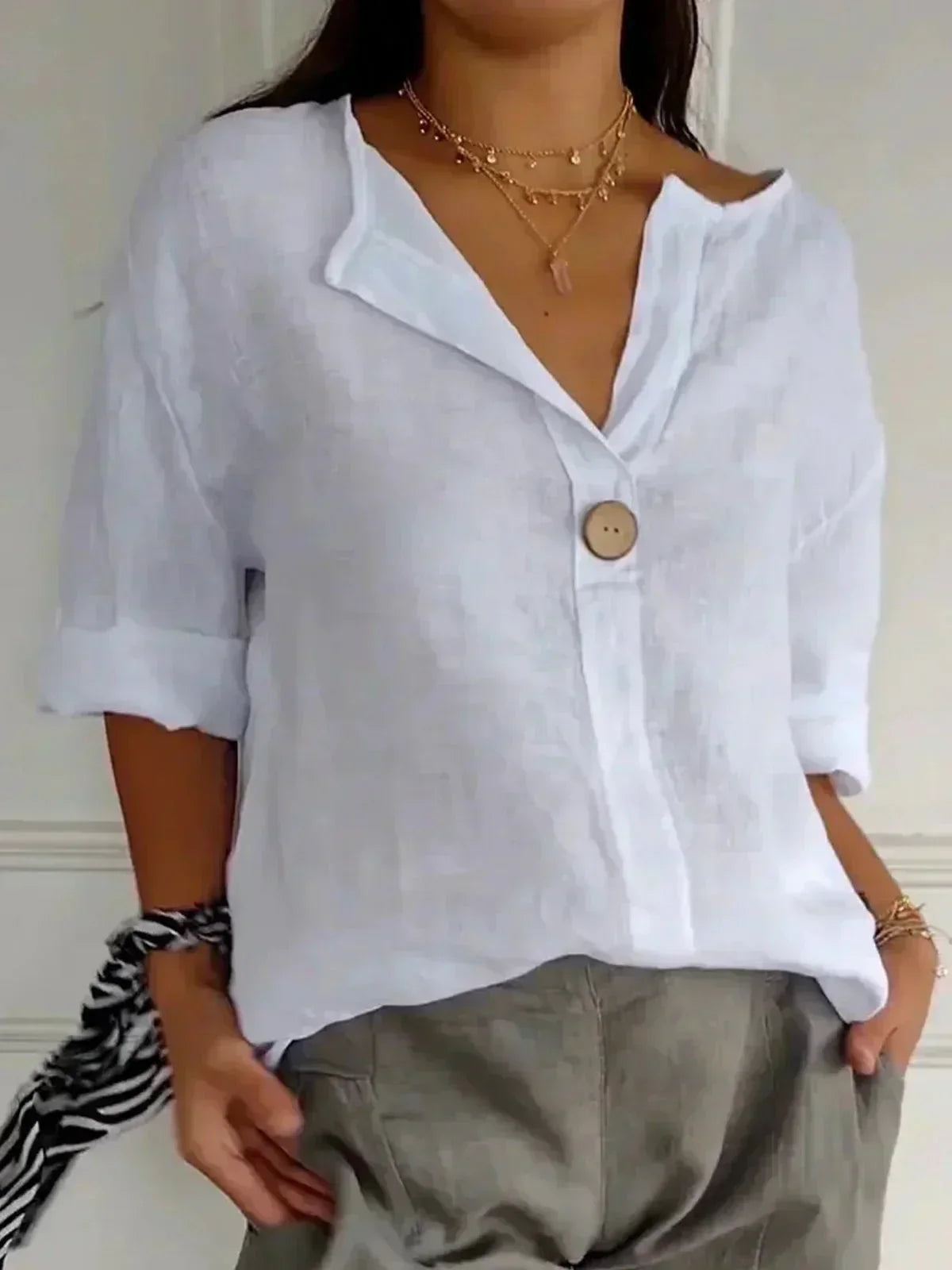 Zamma | Big Button V-Neck Linen Top